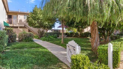 2884 La Salle Avenue in Costa Mesa, CA - Foto de edificio - Building Photo