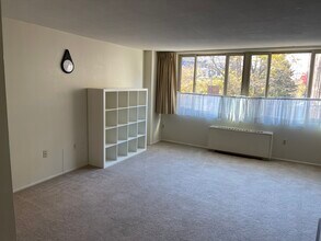 1 E University Pky, Unit 306 in Baltimore, MD - Foto de edificio - Building Photo