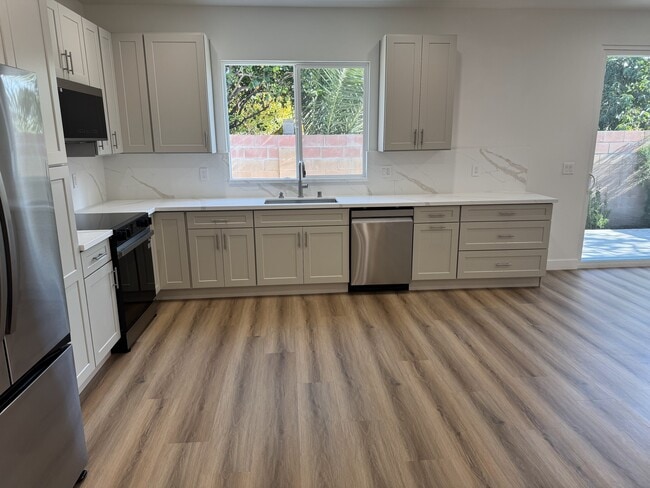 15920 Eccles St in North Hills, CA - Building Photo - Building Photo