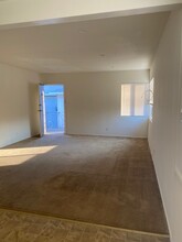 5126 Colfax Ave in North Hollywood, CA - Building Photo - Interior Photo