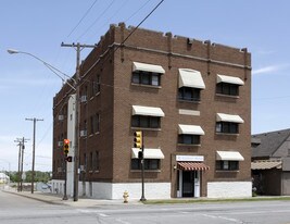 Lindsey House in Tulsa, OK - Building Photo