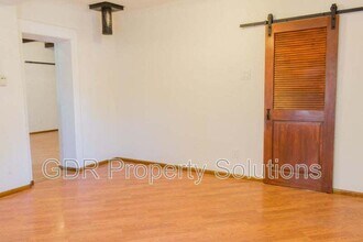 305 Wilshire Dr SW in Albuquerque, NM - Building Photo - Building Photo