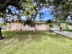 2326 SE 8th Ave in Cape Coral, FL - Building Photo