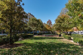 West Broad Village in Glen Allen, VA - Foto de edificio - Building Photo