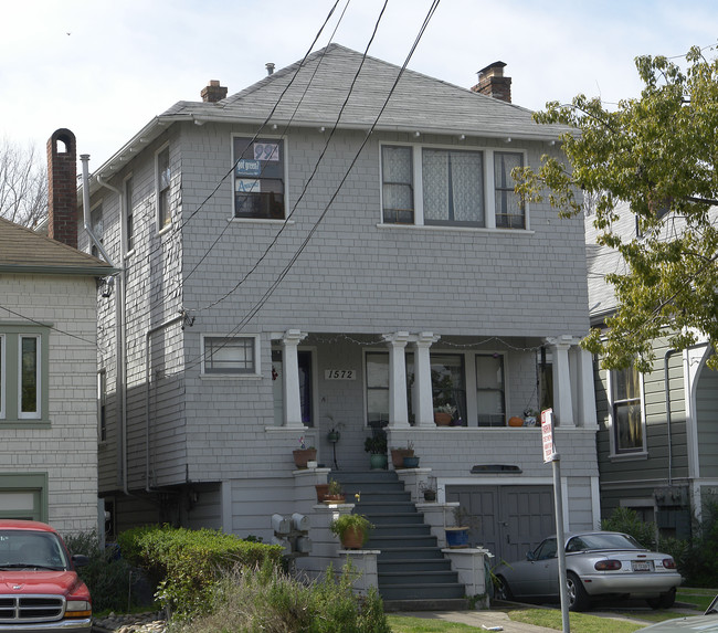 1572 Lincoln Ave in Alameda, CA - Foto de edificio - Building Photo