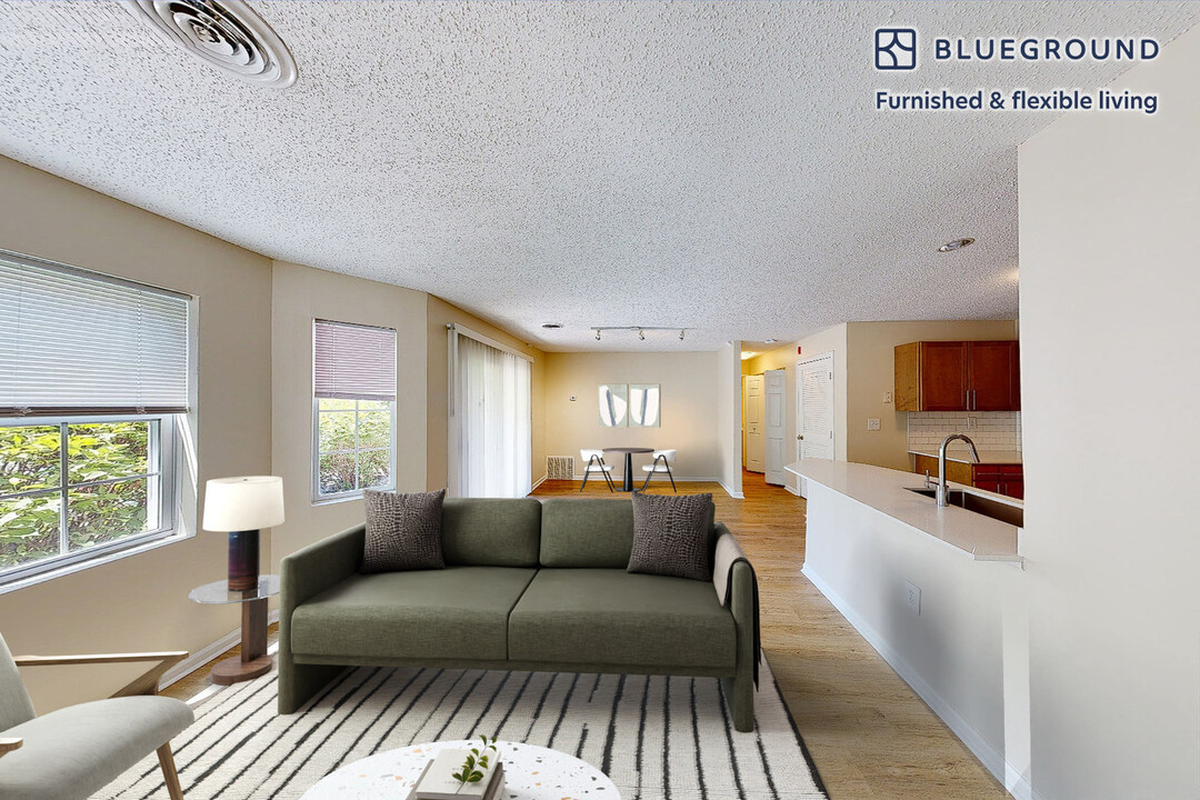 1 Arboretum Way in Burlington, MA - Building Photo
