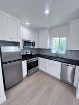 3920 W 27th St in Los Angeles, CA - Building Photo