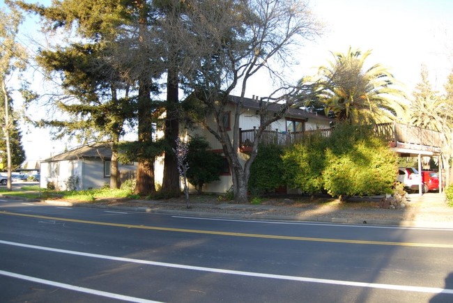 930 Golden Gate Dr in Napa, CA - Building Photo - Building Photo