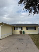 1335 NE Pine Island Ln in Cape Coral, FL - Building Photo