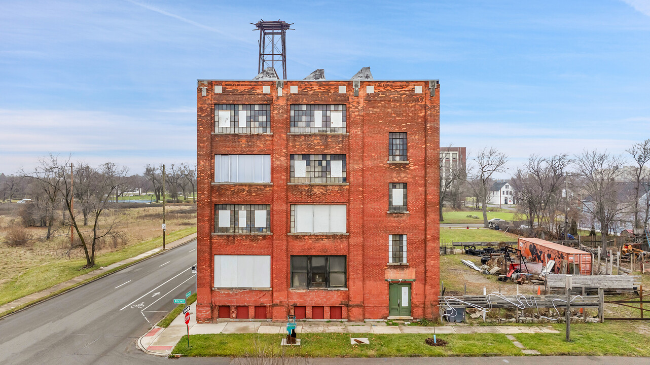 2941 E Warren Ave in Detroit, MI - Building Photo