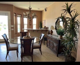 111 Shoreline in Rancho Mirage, CA - Building Photo - Building Photo