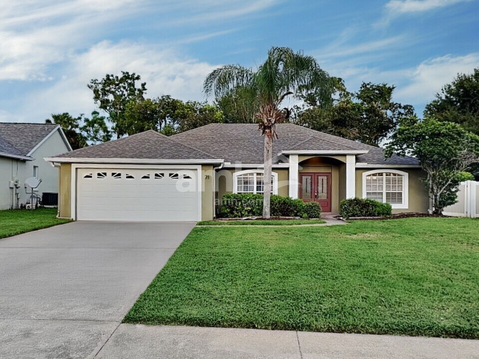 71 Spring Ridge Dr in Debary, FL - Foto de edificio