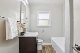 Leimert Park in Los Angeles, CA - Foto de edificio - Building Photo