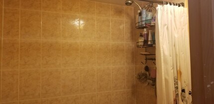 4 Tristan Dr in Farmington, NH - Foto de edificio - Building Photo