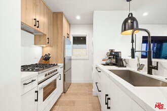 637 Santa Clara Ave in Los Angeles, CA - Building Photo - Building Photo