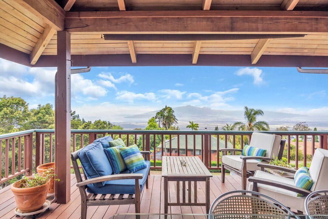 66 Puakea Pl in Kula, HI - Building Photo