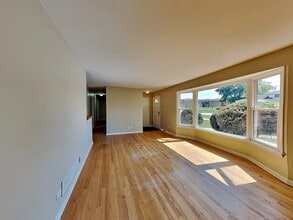 7649 S Oconto Ave in Bridgeview, IL - Building Photo - Building Photo