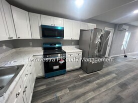 440-442 S Barber Ave in Woodbury, NJ - Building Photo