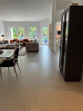323 Caribbean Rd in Key Biscayne, FL - Building Photo - Building Photo