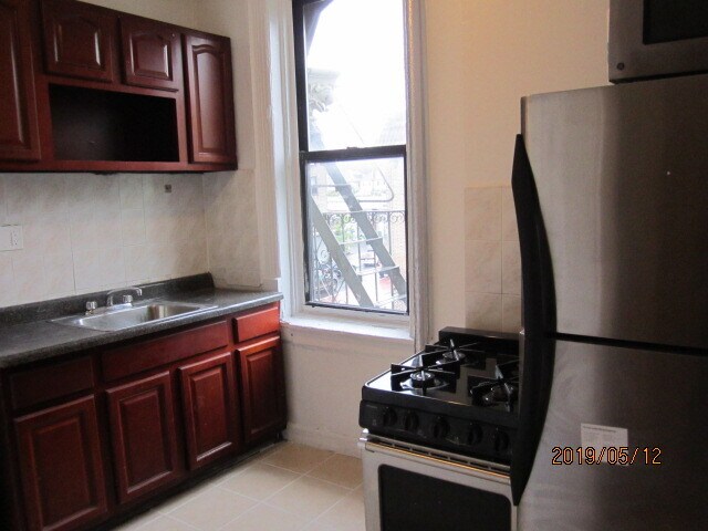 224 Sterling St in Brooklyn, NY - Building Photo - Building Photo