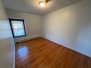 120 Springfield St, Unit 3 in Lawrence, MA - Foto de edificio - Building Photo