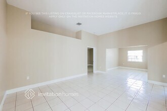 5487 NW 186th St in Miami Gardens, FL - Foto de edificio - Building Photo