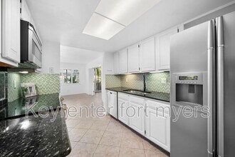 3052 Kings Lake Blvd in Naples, FL - Building Photo - Building Photo