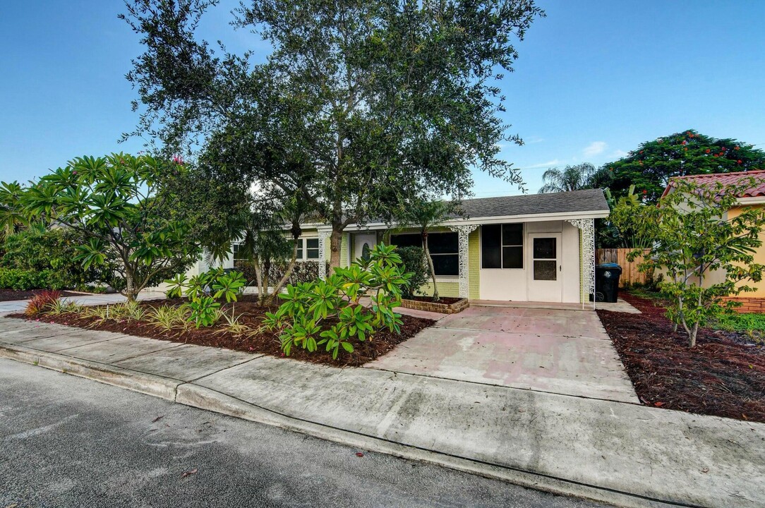 1615 N M St in Lake Worth, FL - Building Photo