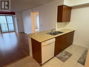 35 Saranac Blvd in Toronto, ON - Building Photo - Building Photo