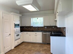 6650 Grove Field Ln in Houston, TX - Building Photo - Building Photo