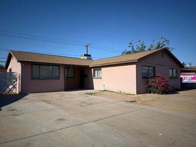 property at 3008 W Cactus Rd