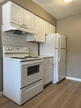 15525 East 10 Mile Road in Eastpointe, MI - Building Photo - Interior Photo