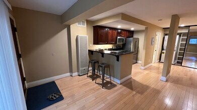 3927 Nobel Dr in San Diego, CA - Building Photo - Building Photo