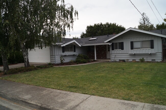 1028 Sanders Dr in Moraga, CA - Building Photo - Building Photo