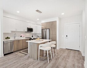 540 N Central Ave in Glendale, CA - Building Photo - Building Photo