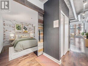 43 Hanna Ave in Toronto, ON - Building Photo - Building Photo