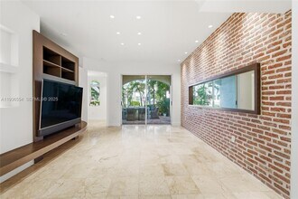 3135 NE 211th St in Aventura, FL - Building Photo - Building Photo