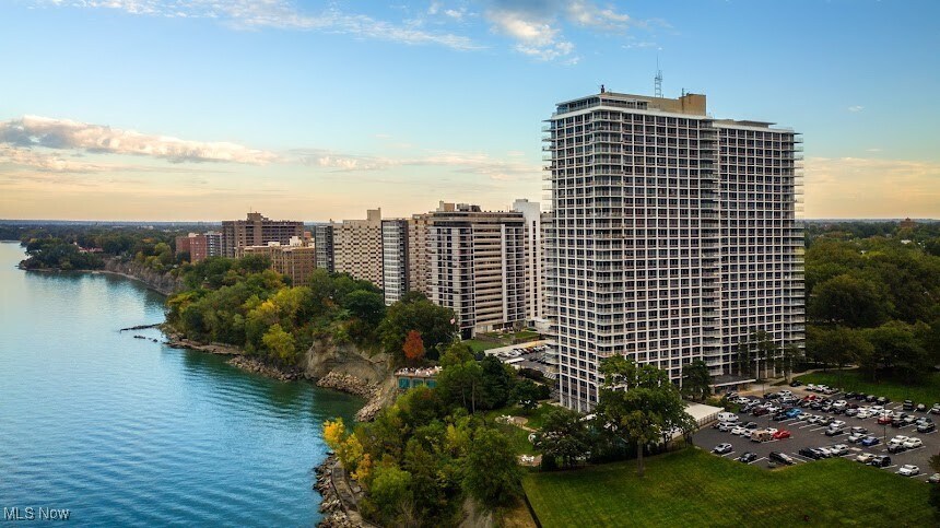 12700 Lake Rd in Lakewood, OH - Building Photo