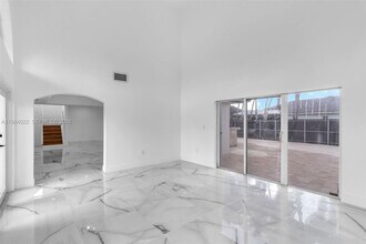 14848 SW 180th St in Miami, FL - Foto de edificio - Building Photo