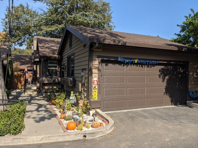206 Charter Oak Cir in Walnut Creek, CA - Building Photo - Building Photo