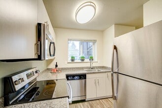 Stonehedge Village in Bothell, WA - Building Photo - Building Photo