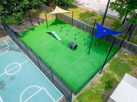 8455 Will Clayton Pkwy in Humble, TX - Building Photo