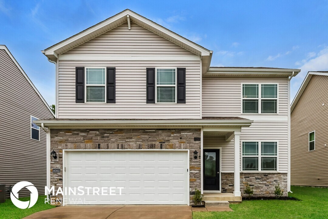 8005 Cedar Mdws Ln in Louisville, KY - Foto de edificio