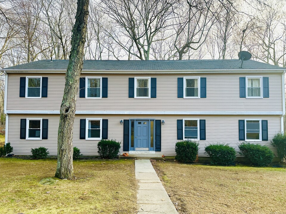 70 Pond Meadow Rd in Essex, CT - Building Photo