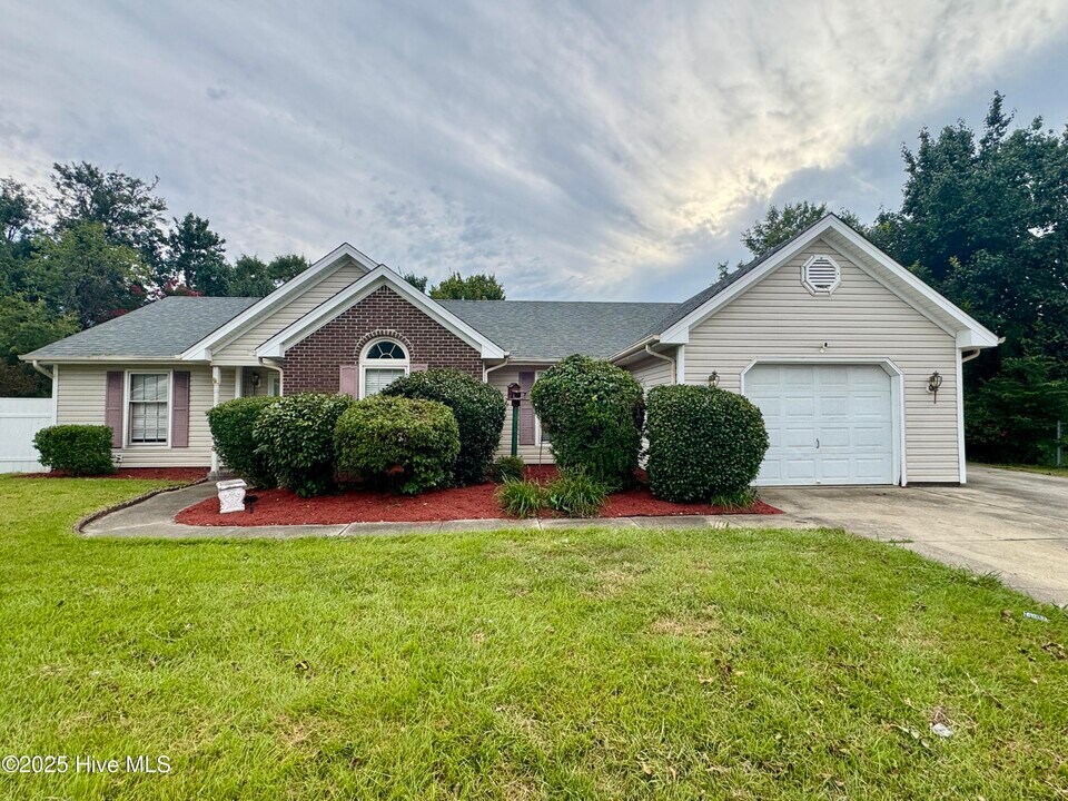 118 Stonemark Ct in Jacksonville, NC - Building Photo