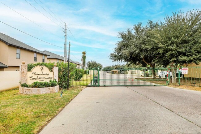 1000 Ranchway Dr in Laredo, TX - Building Photo - Building Photo