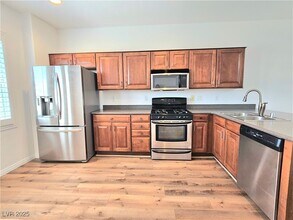 10436 Masons Creek St in Las Vegas, NV - Building Photo - Building Photo