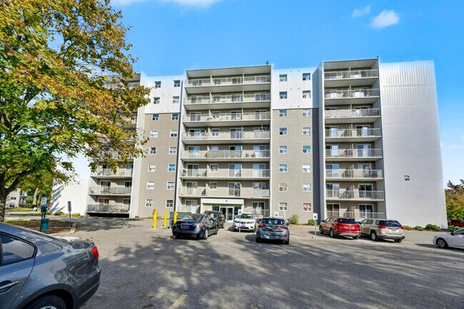 River Ridge Tower Apartments in Chatham, ON - Building Photo - Building Photo