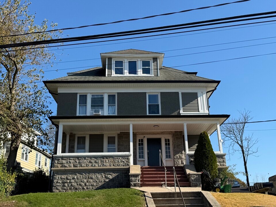 213 Ely Ave in Norwalk, CT - Building Photo