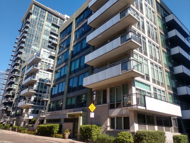 property at 660 W Wayman St